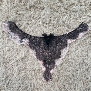 NWT VTG Victoria’s Secret Dream Angels V-String Lace Panty Small